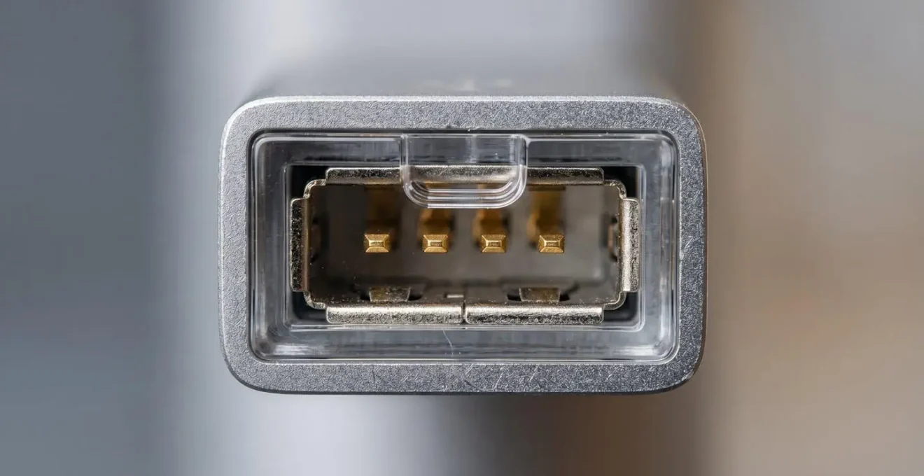 Modern secure internal file sharing system as alternative to USB drives for enterprise productivity